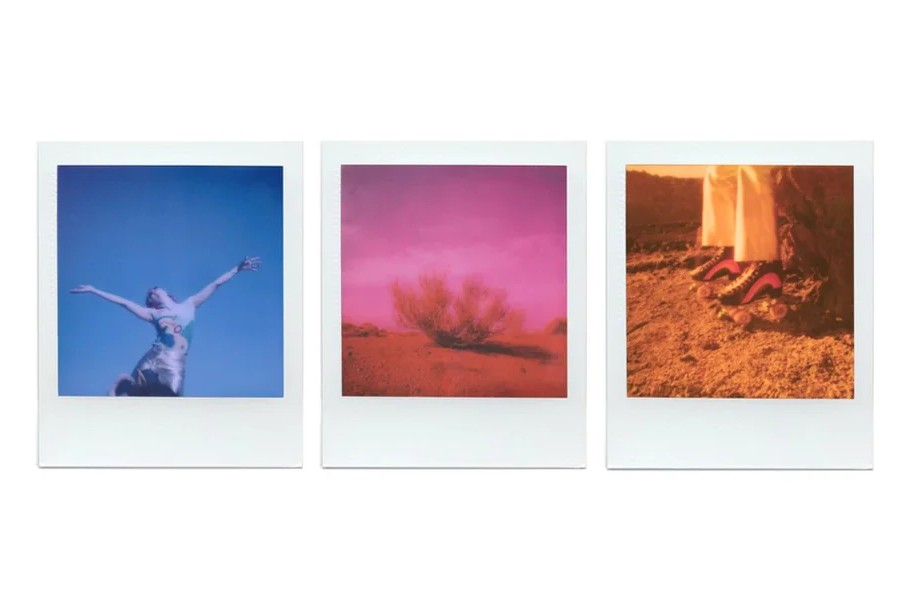 Примеры моментальных фотографий с синим, красным и оранжевым фильтрами Polaroid Go