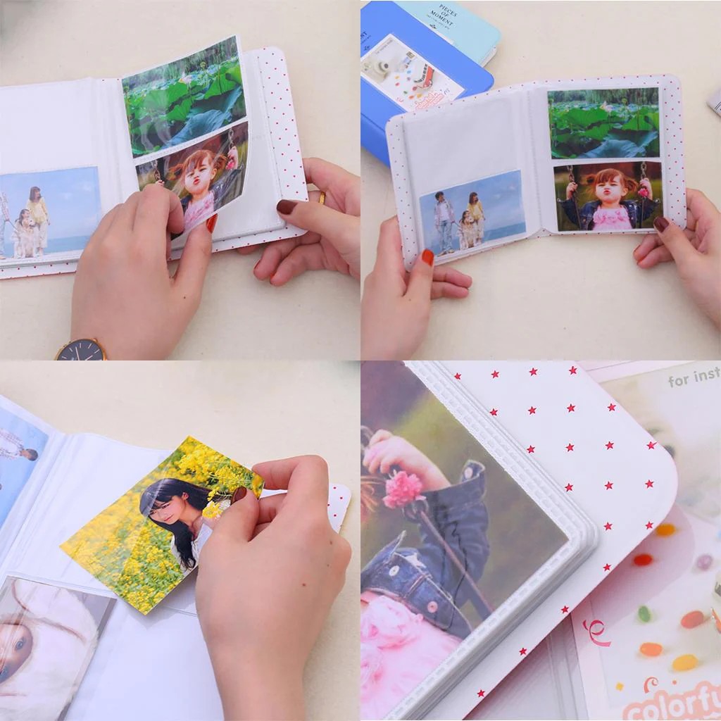Фото INSTAX Mini вставляют в карман голубого фотоальбома