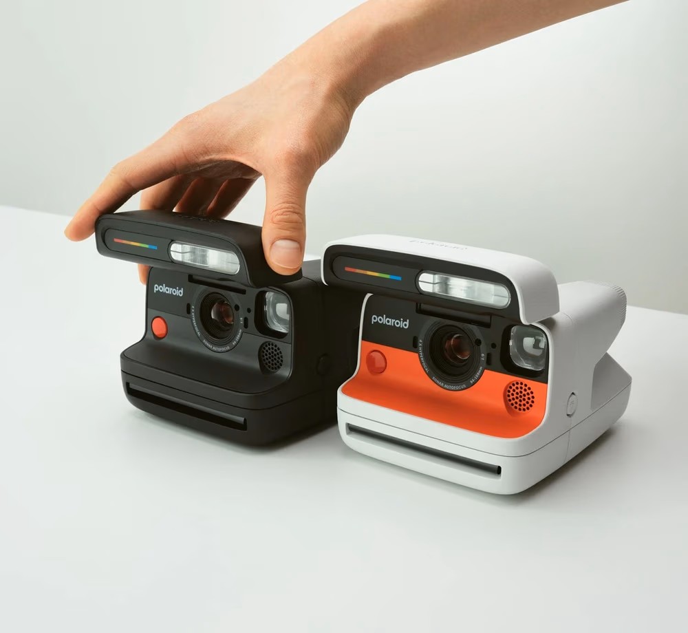 Камера Polaroid Flip в белом и черном цвете
