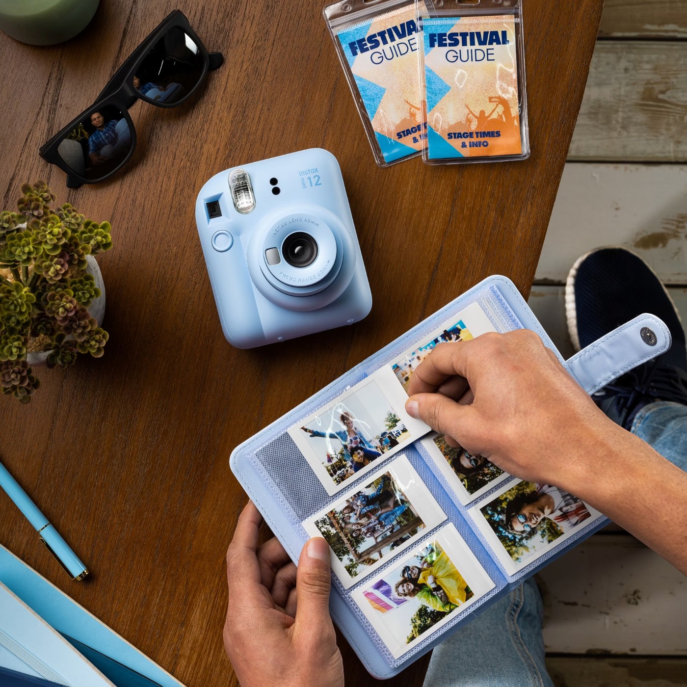 Fujifilm INSTAX MINI 12 Pastel Blue и альбом для фотографий INSTAX Mini