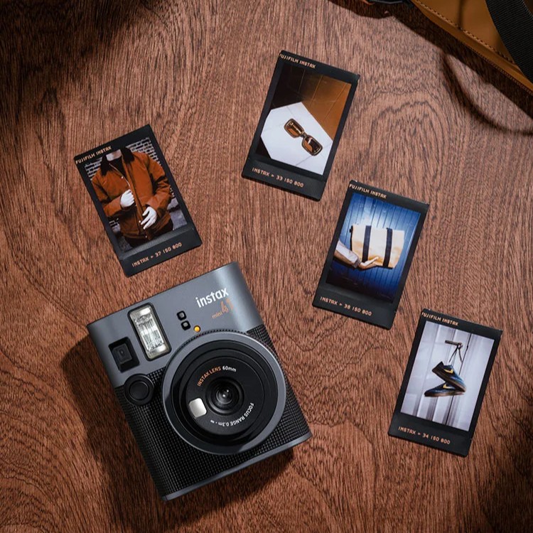 Fujifilm INSTAX MINI 41 с моментальными фотографиями формата Mini