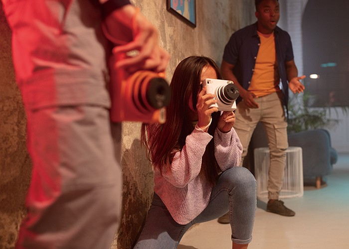 Съемка на Fujifilm INSTAX SQUARE SQ1 Chalk White в помещении