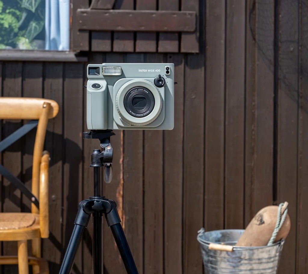 Fujifilm INSTAX WIDE 400 Green на штативе для групповой съемки