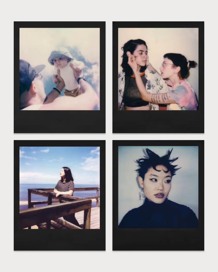 Приклади Polaroid Color i-Type Black Frame Film з чорними рамками