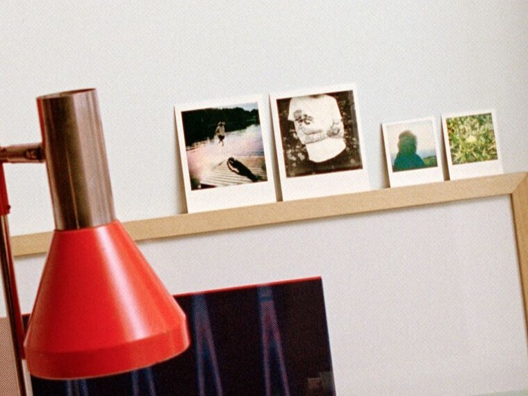 Кольорові миттєві фото Polaroid Color i-Type film з білою рамкою