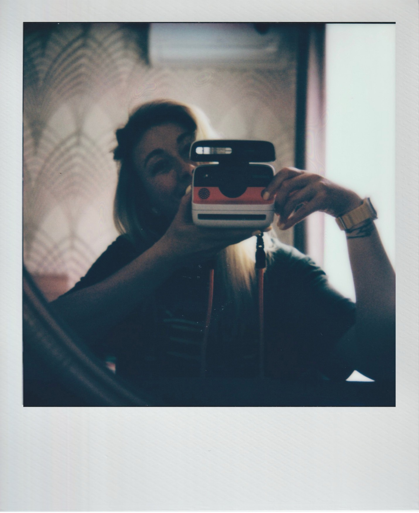 Миттєвий автопортрет на Polaroid